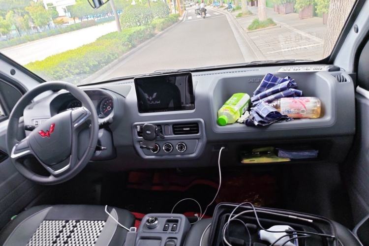 Used Wuling Yangguang 2026 Model, 330km Bus Comfort Edition Center Console