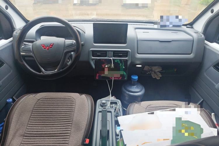 Used Wuling Yangguang 2026 Model, 440km Bus Comfort Edition, 6 Seats Center Console