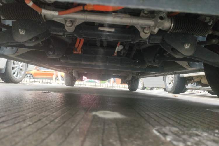 Used Wuling Yangguang 2026 Model, 300km Window-Sealed Comfort Edition Chassis Front