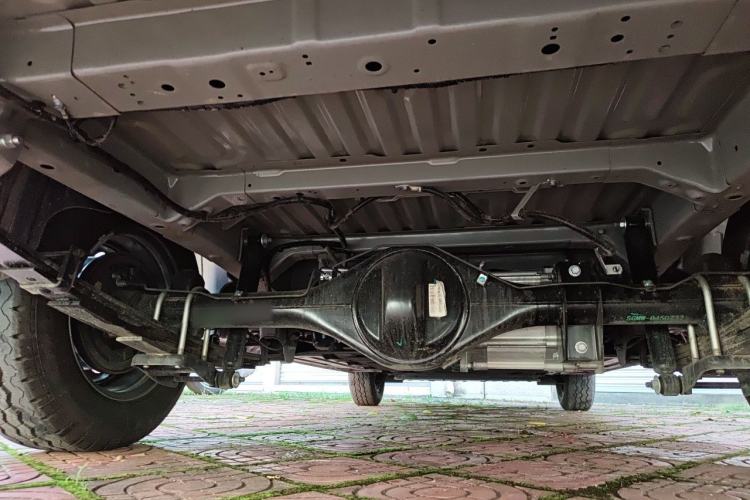 Used Wuling Yangguang 2026 Model, 440km Bus Comfort Edition, 6 Seats Chassis Rear