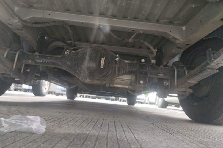 Used Wuling Yangguang 2026 Model, 300km Window-Sealed Comfort Edition Chassis Rear