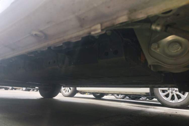 Used Wuling Yangguang 2026 Model, 300km Window-Sealed Comfort Edition Chassis Rear Left