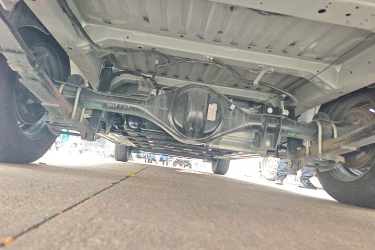 Used Wuling Yangguang 2026 Model, 440km Bus Comfort Edition, 6 Seats Chassis Rear