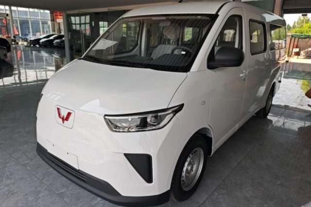 Used Wuling Yangguang 2026 Model, 440km Bus Comfort Edition, 6 Seats