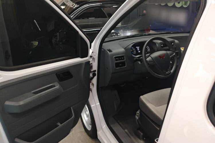 Used Wuling Yangguang 2026 Model, 330km Bus Comfort Edition Driver Seat