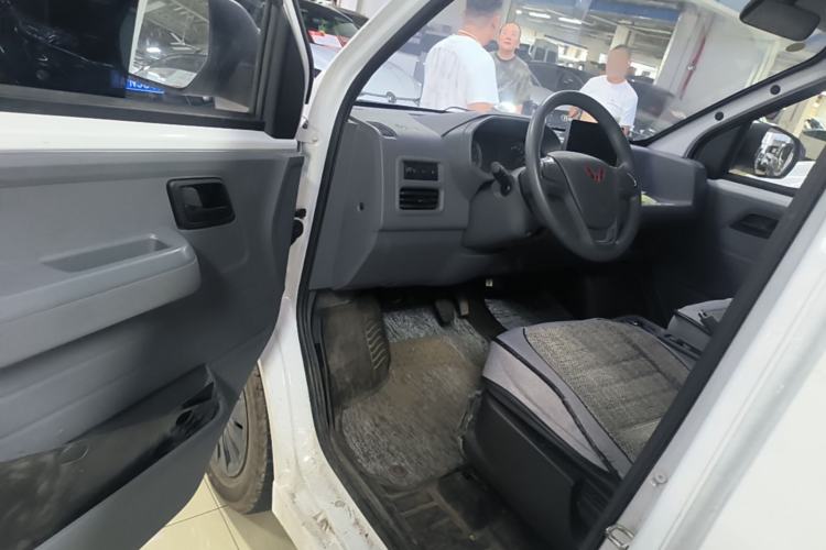 Used Wuling Yangguang 2026 Model, 330km Bus Comfort Edition Driver Seat