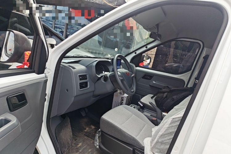 Used Wuling Yangguang 2026 Model, 440km Bus Comfort Edition, 6 Seats Driver Seat