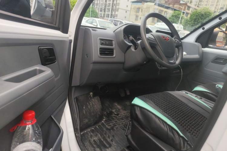 Used Wuling Yangguang 2026 Model, 300km Window-Sealed Comfort Edition Driver Seat