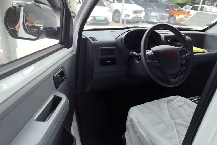 Used Wuling Yangguang 2026 Model, 330km Bus Comfort Edition Driver Seat