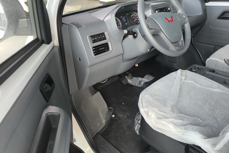Used Wuling Yangguang 2026 Model, 330km Bus Comfort Edition Driver Seat