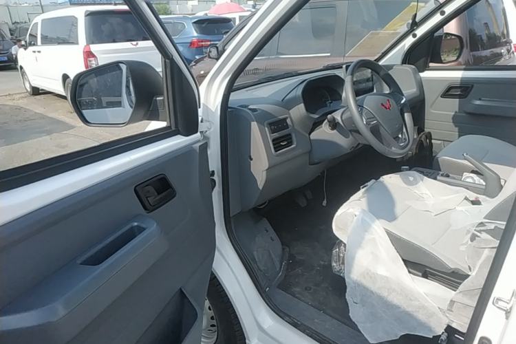 Used Wuling Yangguang 2026 Model, 330km Bus Comfort Edition Driver Seat