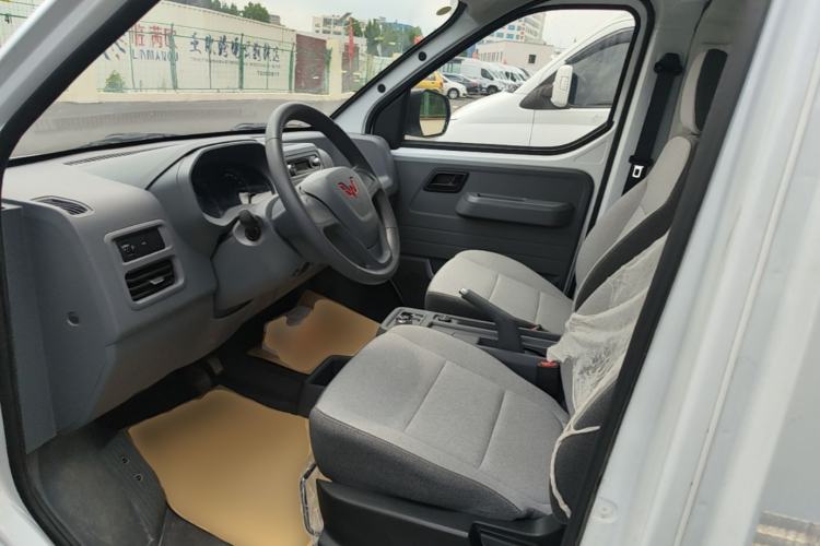 Used Wuling Yangguang 2026 Model, 300km Window-Sealed Comfort Edition Driver Seat