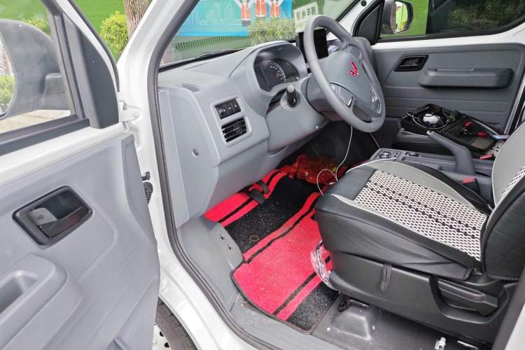 Used Wuling Yangguang 2026 Model, 330km Bus Comfort Edition Driver Seat