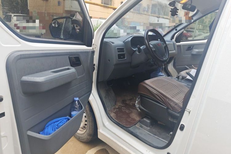 Used Wuling Yangguang 2026 Model, 440km Bus Comfort Edition, 6 Seats Driver Seat