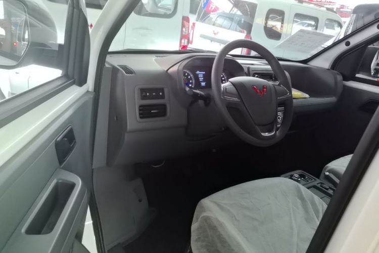 Used Wuling Yangguang 2026 Model, 330km Bus Comfort Edition Driver Seat