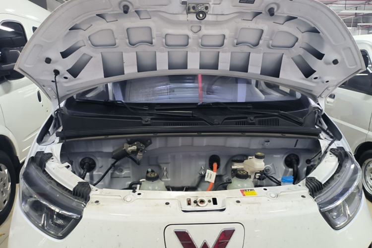 Used Wuling Yangguang 2026 Model, 330km Bus Comfort Edition Engine Bay