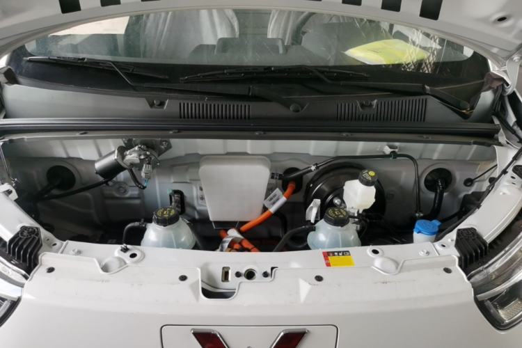 Used Wuling Yangguang 2026 Model, 300km Window-Sealed Practical Edition Engine Bay