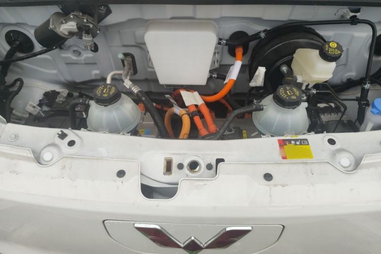 Used Wuling Yangguang 2026 Model, 300km Window-Sealed Comfort Edition Engine Bay