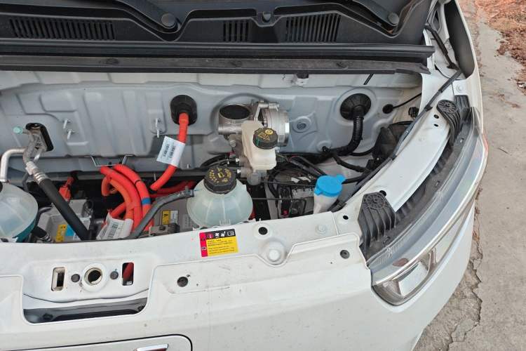Used Wuling Yangguang 2026 Model, 440km Bus Comfort Edition, 6 Seats Engine Bay Left