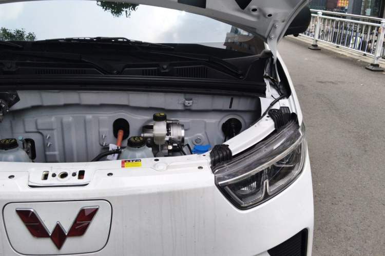 Used Wuling Yangguang 2026 Model, 340km Bus CATL Custom Edition Engine Bay Left