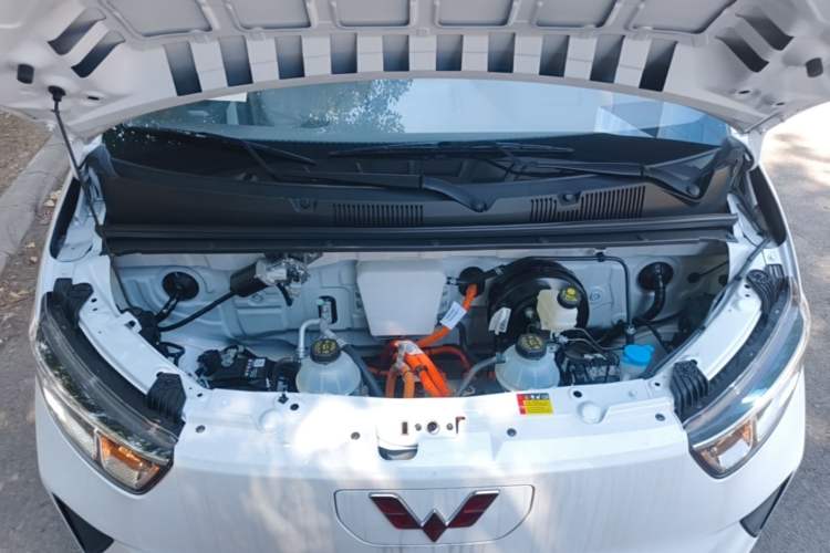 Used Wuling Yangguang 2026 Model, 300km Window-Sealed Practical Edition Engine Bay