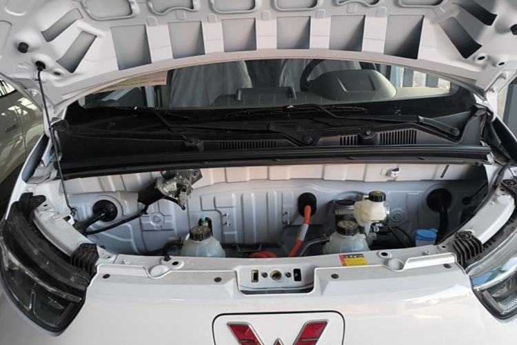 Used Wuling Yangguang 2026 Model, 330km Bus Comfort Edition Engine Bay