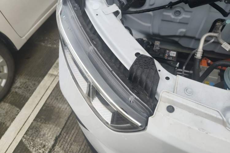 Used Wuling Yangguang 2026 Model, 300km Window-Sealed Comfort Edition Engine Bay Right