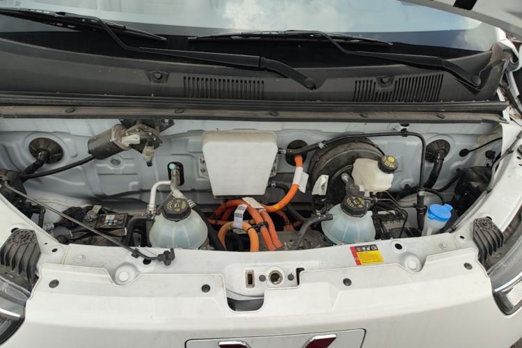 Used Wuling Yangguang 2026 Model, 300km Window-Sealed Comfort Edition Engine Bay