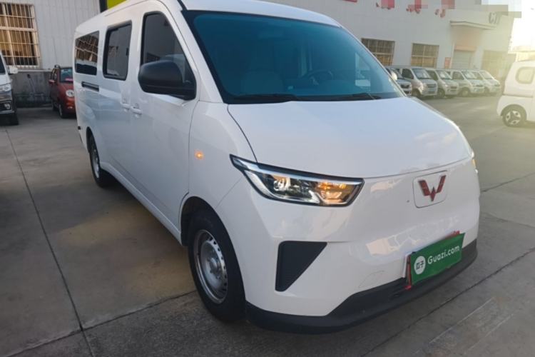 Used Wuling Yangguang 2026 Model, 440km Bus Comfort Edition, 6 Seats Exterior 1