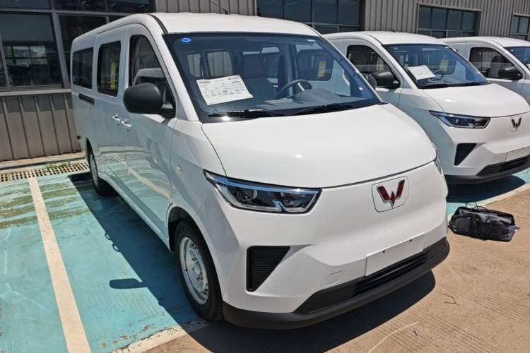 Used Wuling Yangguang 2026 Model, 440km Bus Comfort Edition, 6 Seats Exterior 1