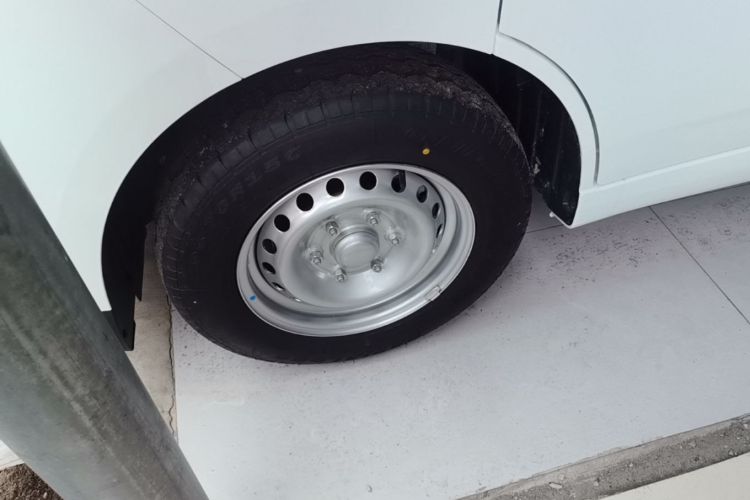 Used Wuling Yangguang 2026 Model, 330km Bus Comfort Edition Exterior 4
