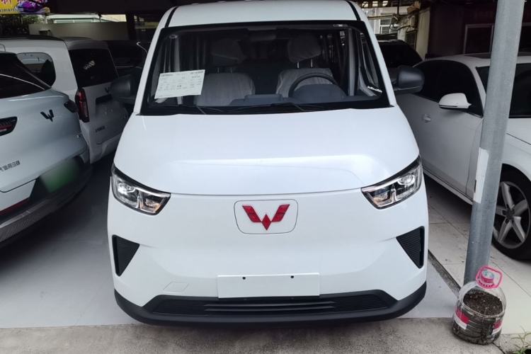 Used Wuling Yangguang 2026 Model, 330km Bus Comfort Edition Front