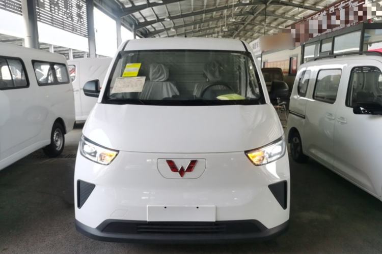 Used Wuling Yangguang 2026 Model, 300km Window-Sealed Practical Edition Front