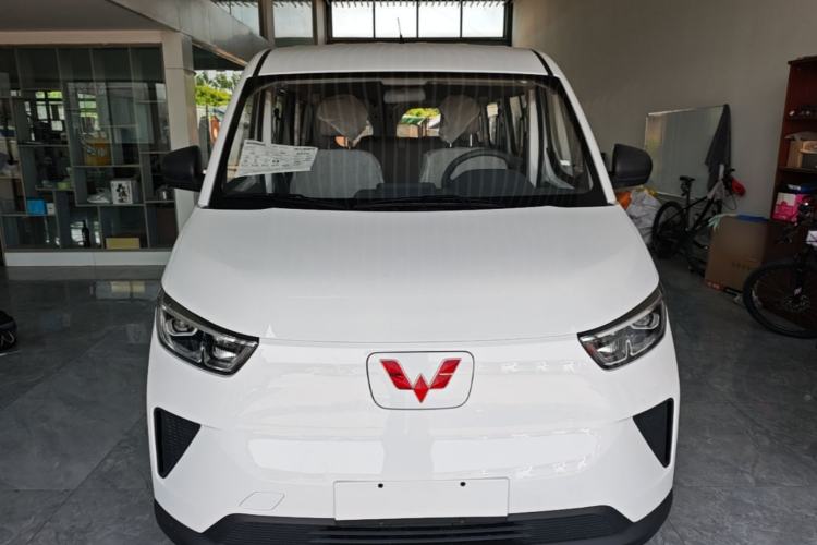Used Wuling Yangguang 2026 Model, 440km Bus Comfort Edition, 6 Seats Front
