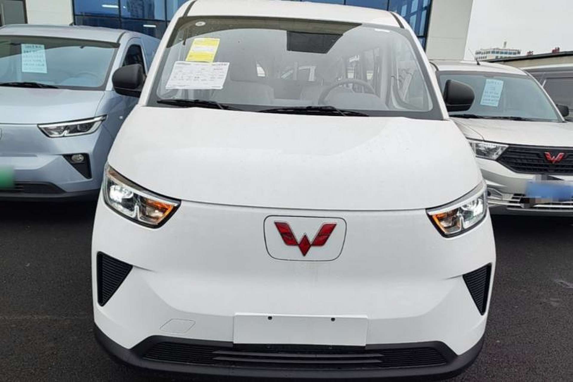 Used Wuling Yangguang 2026 Model, 330km Bus Comfort Edition Front