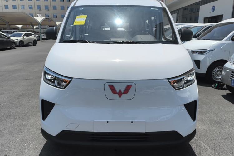 Used Wuling Yangguang 2026 Model, 330km Bus Comfort Edition Front