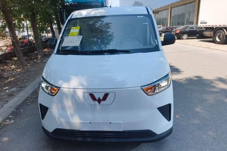 Used Wuling Yangguang 2026 Model, 300km Window-Sealed Practical Edition Front