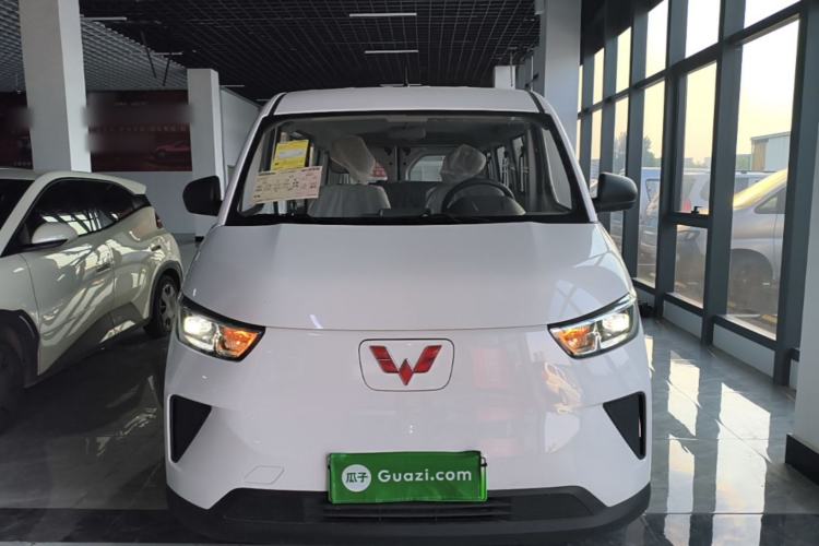 Used Wuling Yangguang 2026 Model, 330km Bus Comfort Edition Front