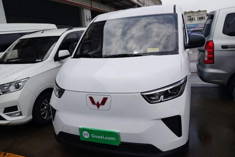 Used Wuling Yangguang 2026 Model, 440km Bus Comfort Edition, 6 Seats Front