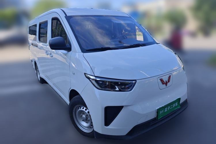 Used Wuling Yangguang 2026 Model, 440km Bus Comfort Edition, 6 Seats Front Right 45 Deg