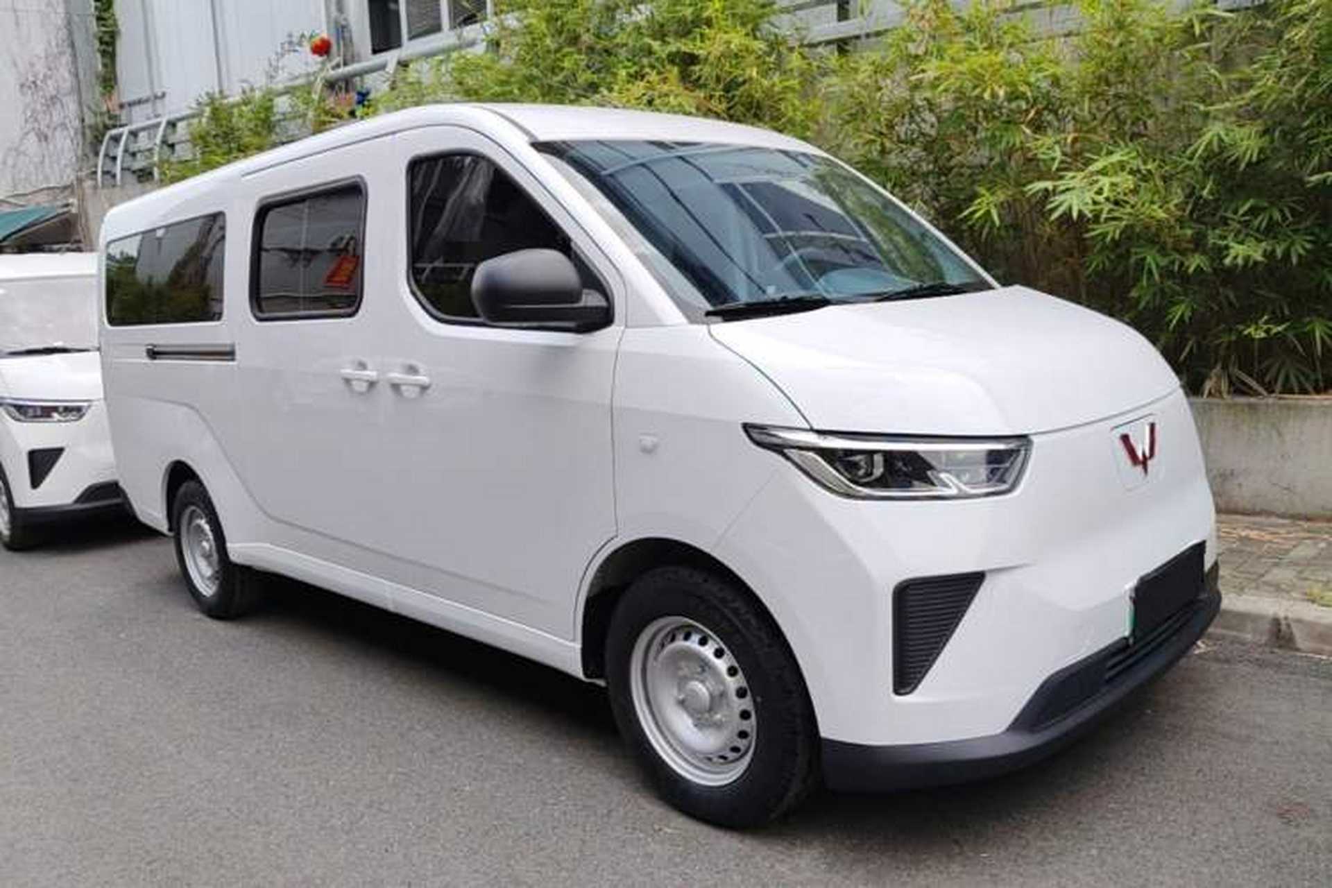 Used Wuling Yangguang 2026 Model, 330km Bus Comfort Edition Front Right 45 Deg