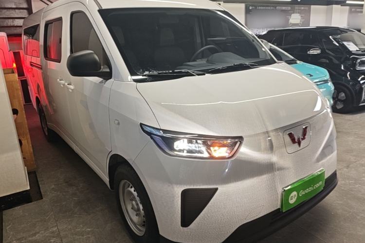 Used Wuling Yangguang 2026 Model, 330km Bus Comfort Edition Front Right 45 Deg