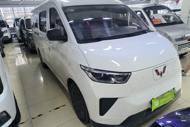 Used Wuling Yangguang 2026 Model, 330km Bus Comfort Edition Front Right 45 Deg