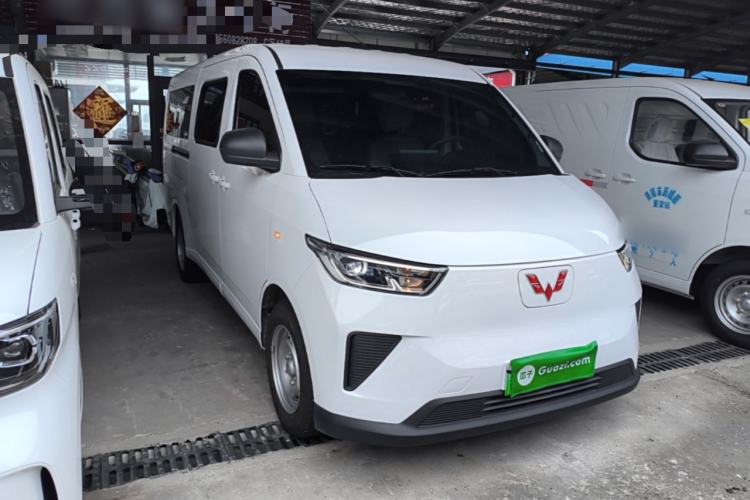 Used Wuling Yangguang 2026 Model, 440km Bus Comfort Edition, 6 Seats Front Right 45 Deg
