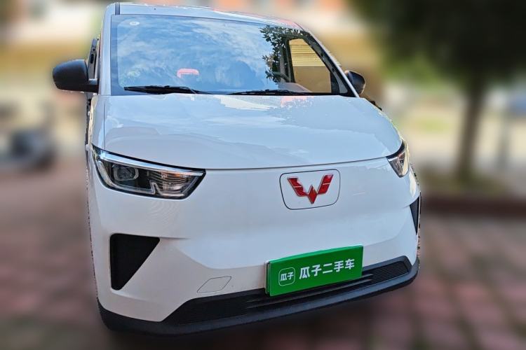 Used Wuling Yangguang 2026 Model, 440km Bus Comfort Edition, 6 Seats Front Right 45 Deg