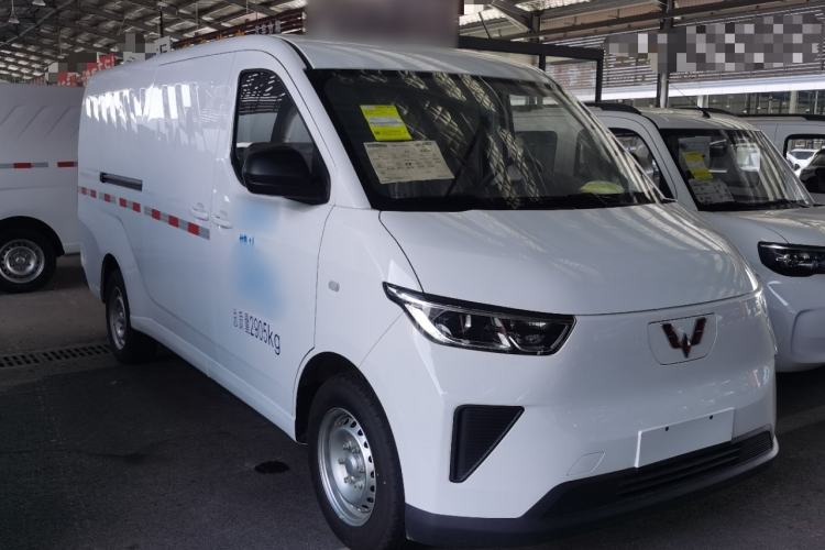 Used Wuling Yangguang 2026 Model, 300km Window-Sealed Practical Edition Front Right 45 Deg