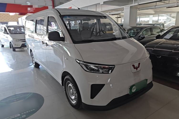 Used Wuling Yangguang 2026 Model, 440km Bus Comfort Edition, 6 Seats Front Right 45 Deg