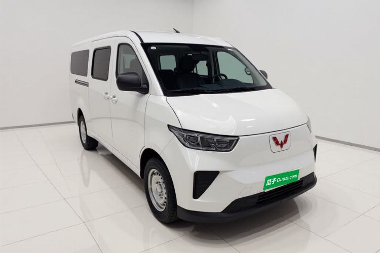 Used Wuling Yangguang 2026 Model, 330km Bus Comfort Edition Front Right 45 Deg