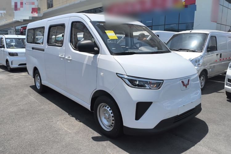 Used Wuling Yangguang 2026 Model, 330km Bus Comfort Edition Front Right 45 Deg