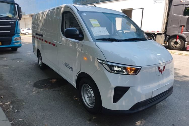 Used Wuling Yangguang 2026 Model, 300km Window-Sealed Practical Edition Front Right 45 Deg